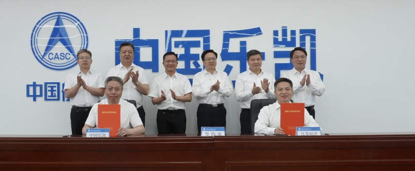 中國樂凱與宿遷市簽訂合作協(xié)議 侯景濱、李東會見宿遷市委書記陳忠偉并共同見證簽約