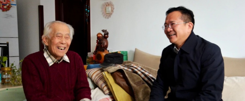 中國(guó)樂(lè)凱黨委領(lǐng)導(dǎo)看望慰問(wèn)樂(lè)凱老領(lǐng)導(dǎo)、老專(zhuān)家、老干部、老黨員及生活困難職工